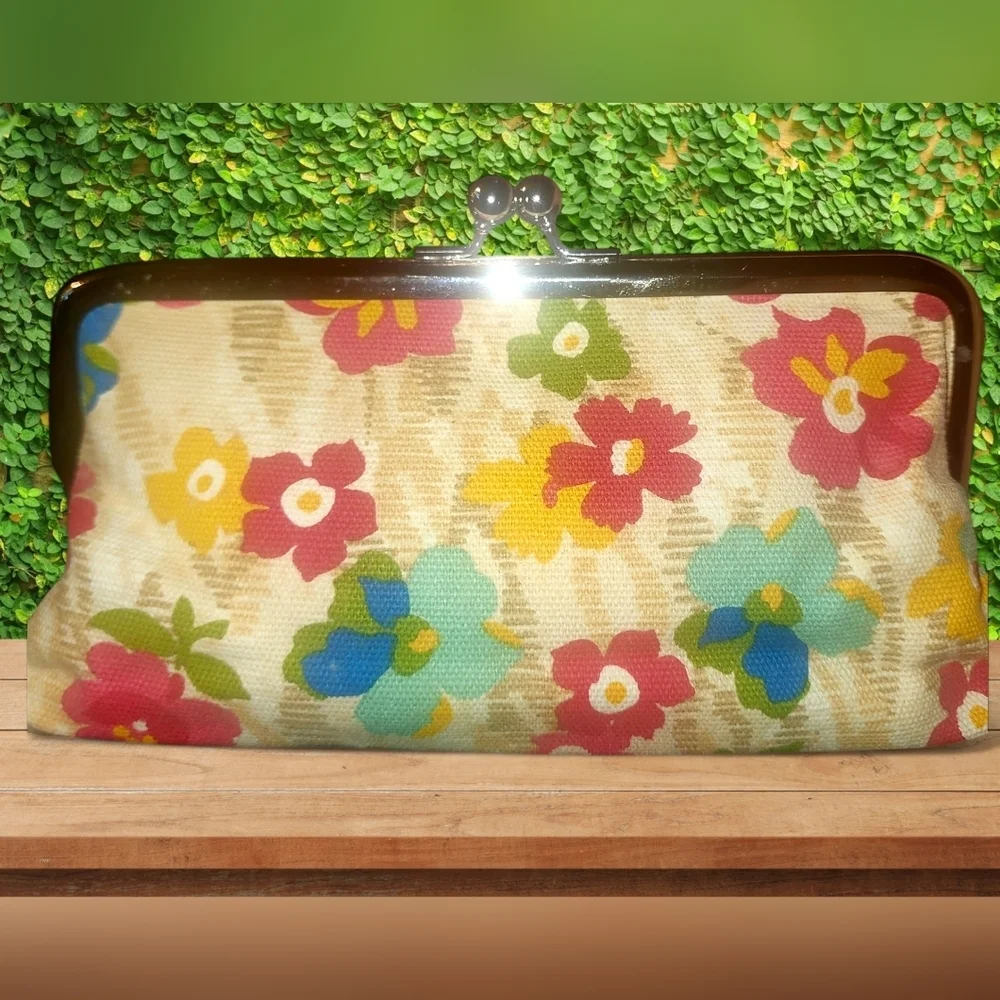 Relic Floral Kisslock Wallet
